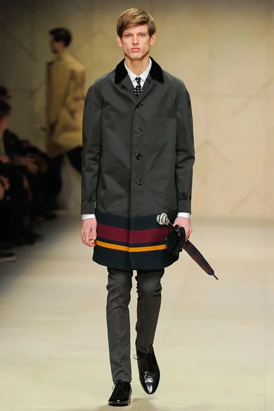 Look 16